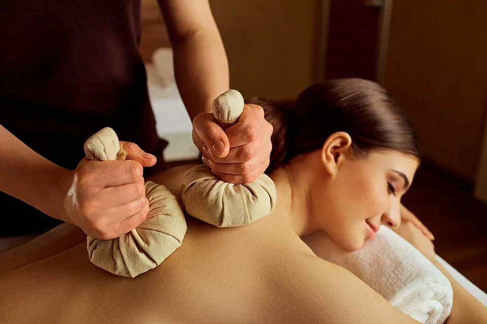 ماساژ کمپرس گیاهی