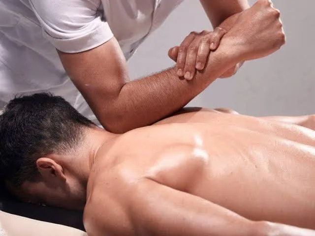 ماساژ عمیق در مانو